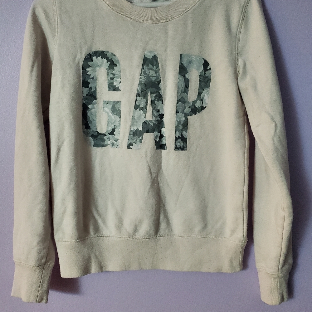 Gap sweater